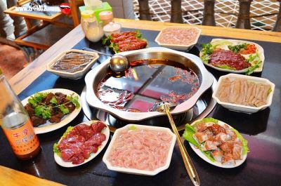 重庆火锅 从经典配菜到解辣饮品的全方位指南